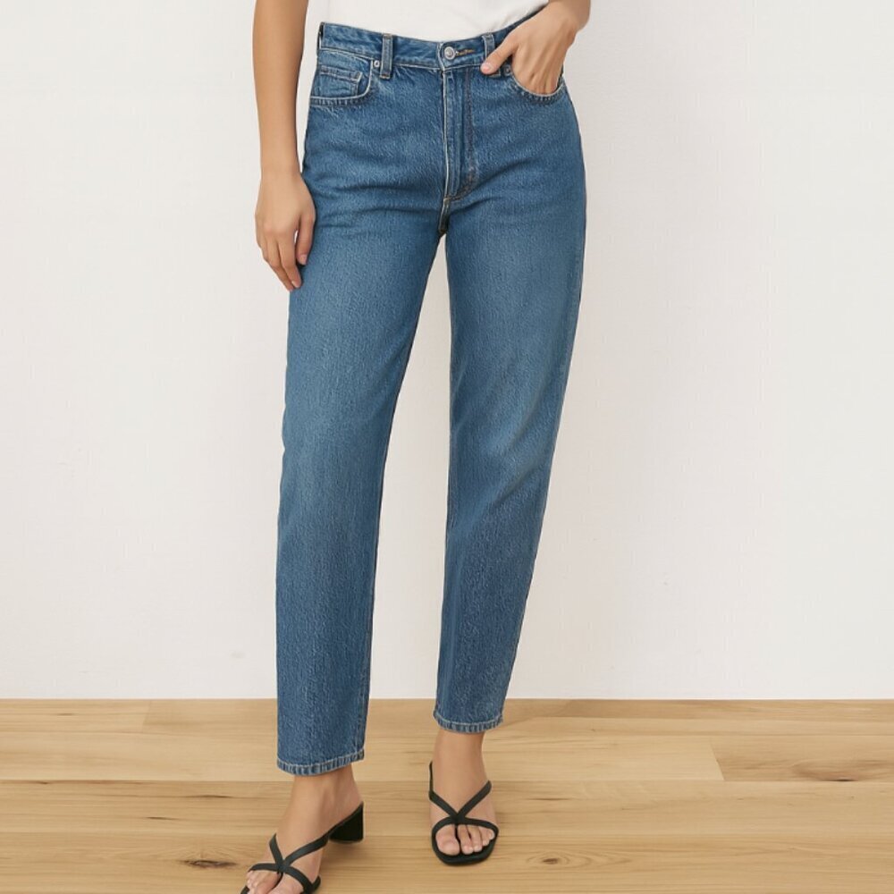 American Eagle Women's Medium Wash Blue High Rise Relaxed Mom Jean 6 short